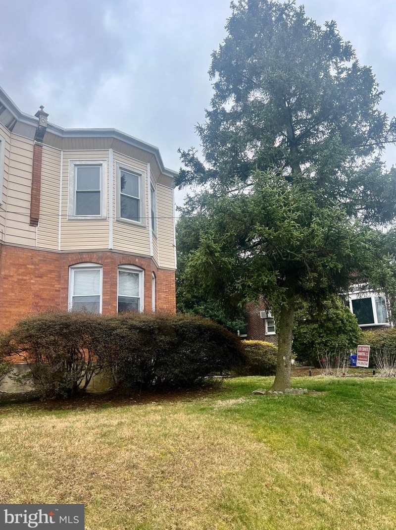 8111 Halstead St, Philadelphia, PA 19111-2305