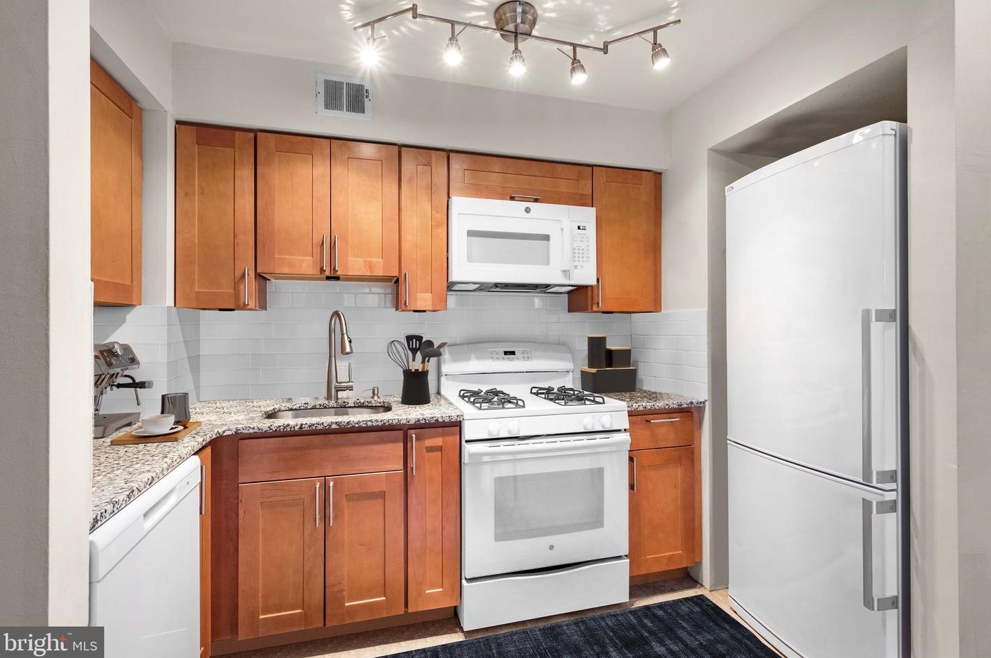 813 Taney St, Philadelphia PA 19146-1045 exterior