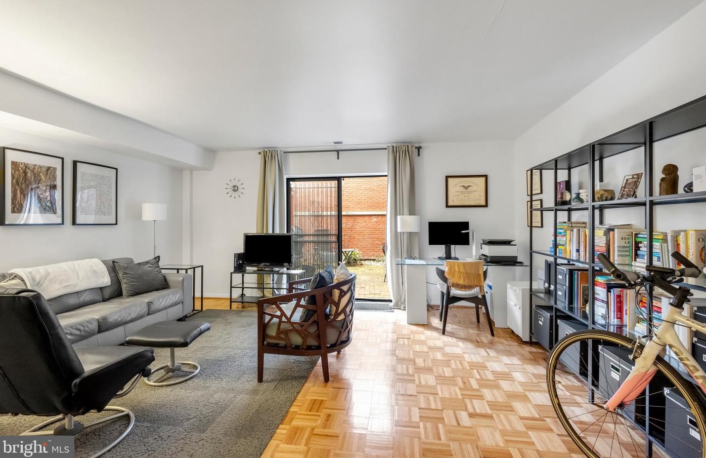 813 Taney St, Philadelphia PA 19146-1045 exterior