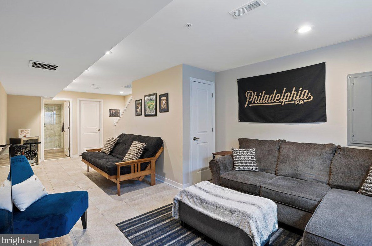 2117 Cross St, Philadelphia PA  19146-4502 exterior