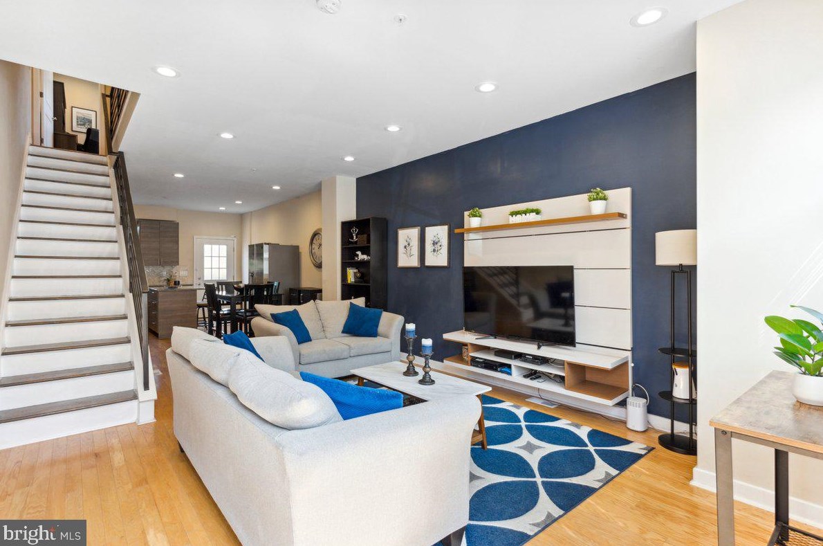 2117 Cross St, Philadelphia PA  19146-4502 exterior