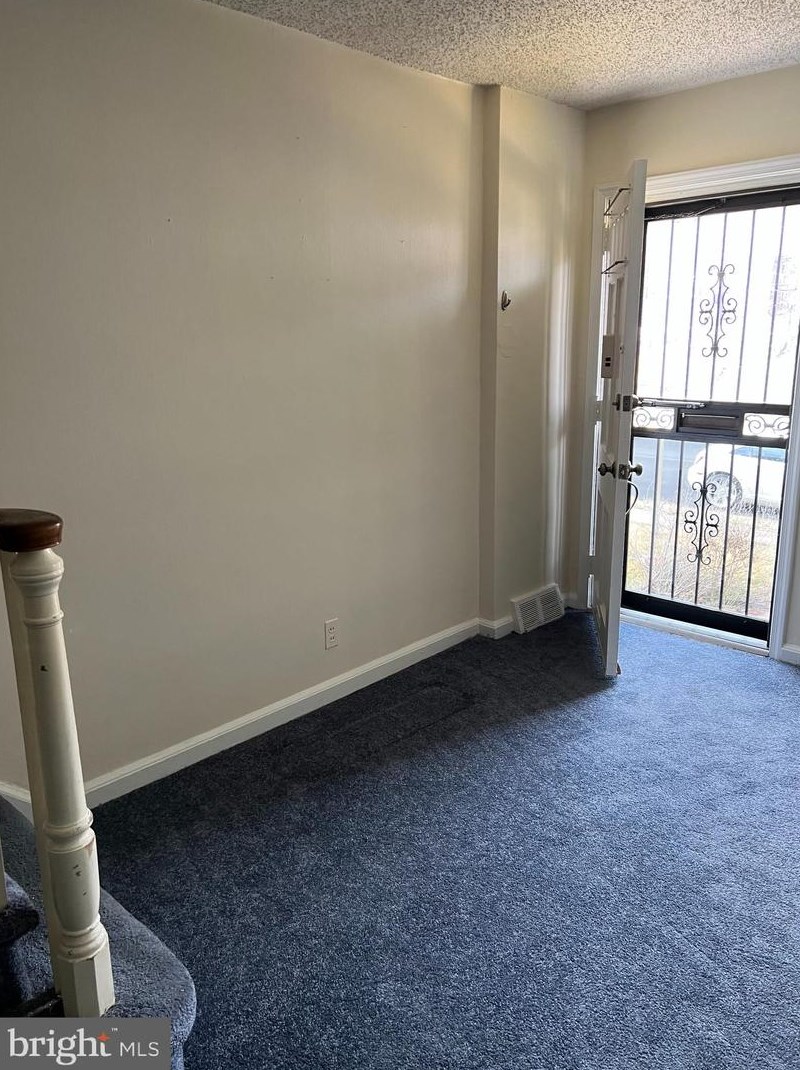 6139 Warnock St, Philadelphia, PA 19141-3813