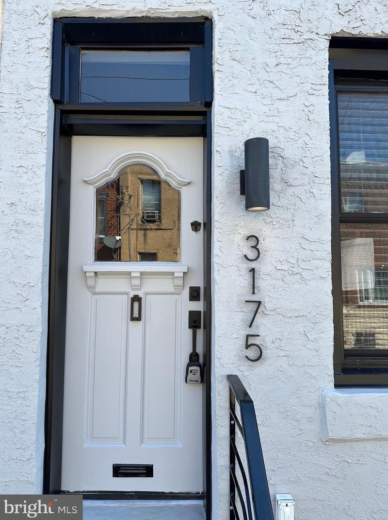 3175 Salmon St, Philadelphia, PA 19134-5829