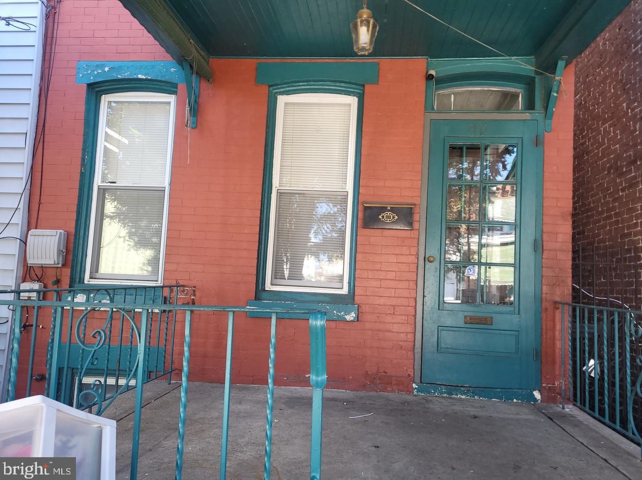 7111 Edmund St, Philadelphia, PA 19135-1301