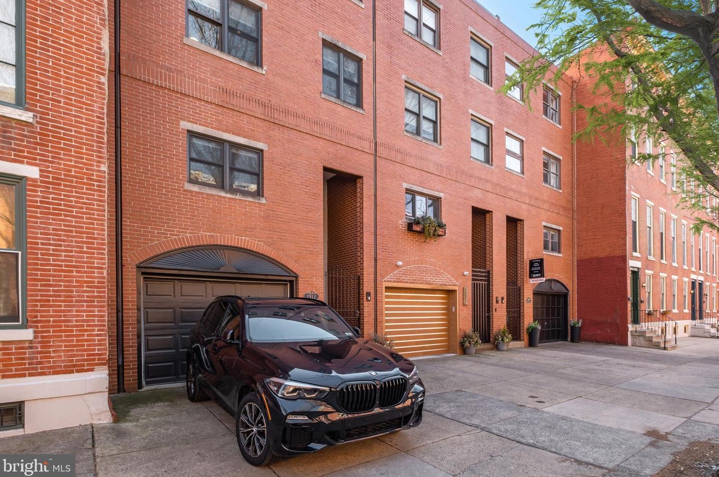 1912 Mount Vernon St, Philadelphia PA  19130-3214 exterior