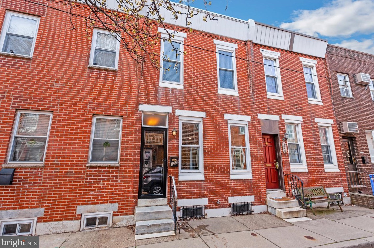 124 Emily St, Philadelphia, PA 19148-2608