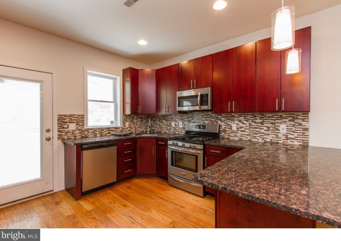 2535 Montrose St, Philadelphia, PA 19146