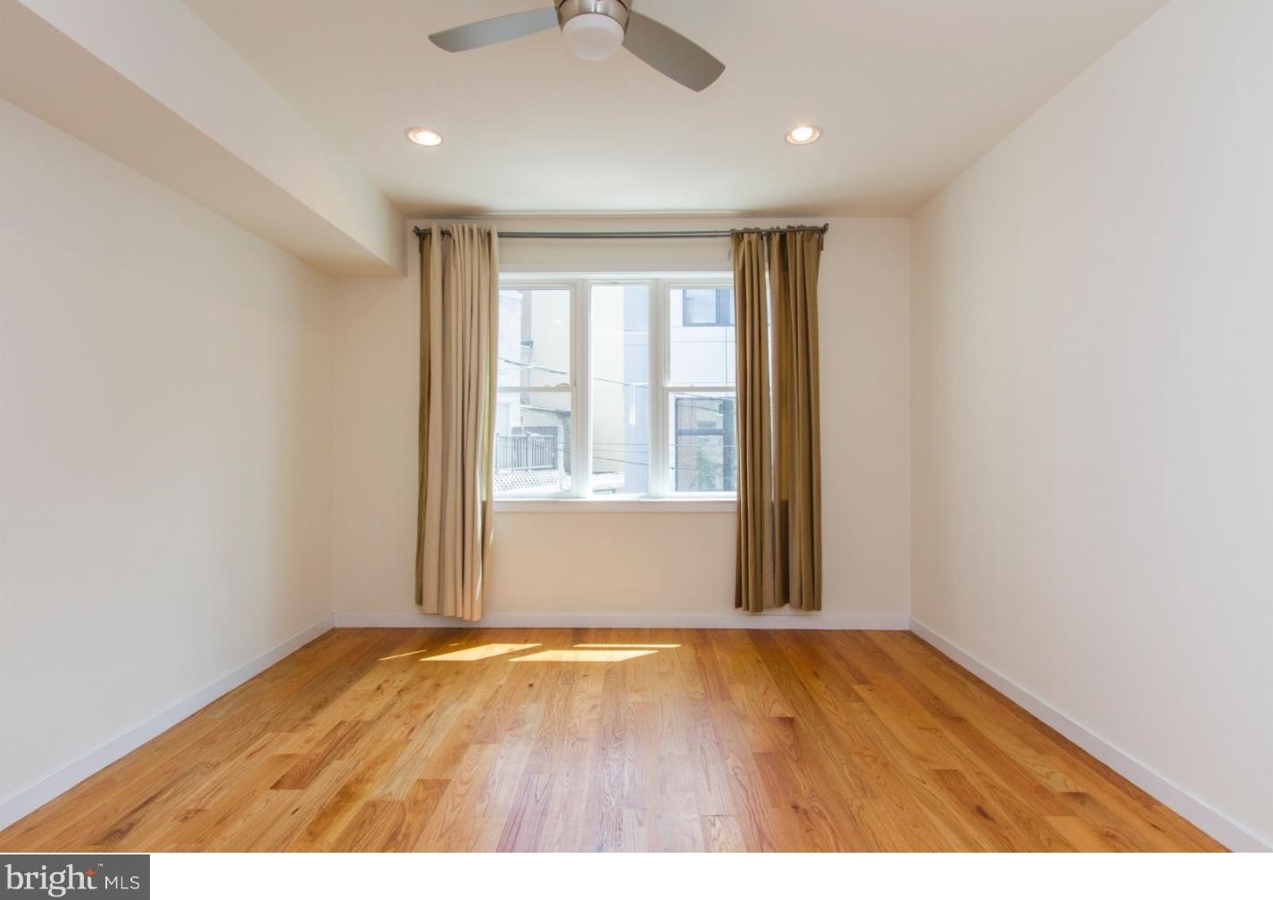 2535 Montrose St, Philadelphia PA  19146-2332 exterior