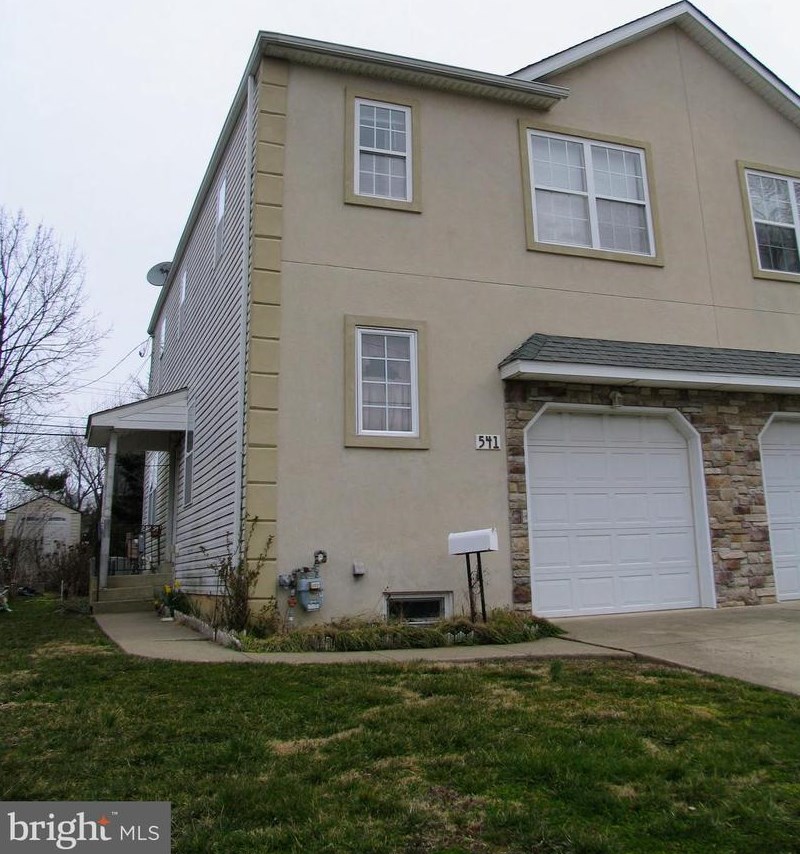 541 Selma St, Philadelphia, PA 19116-2821