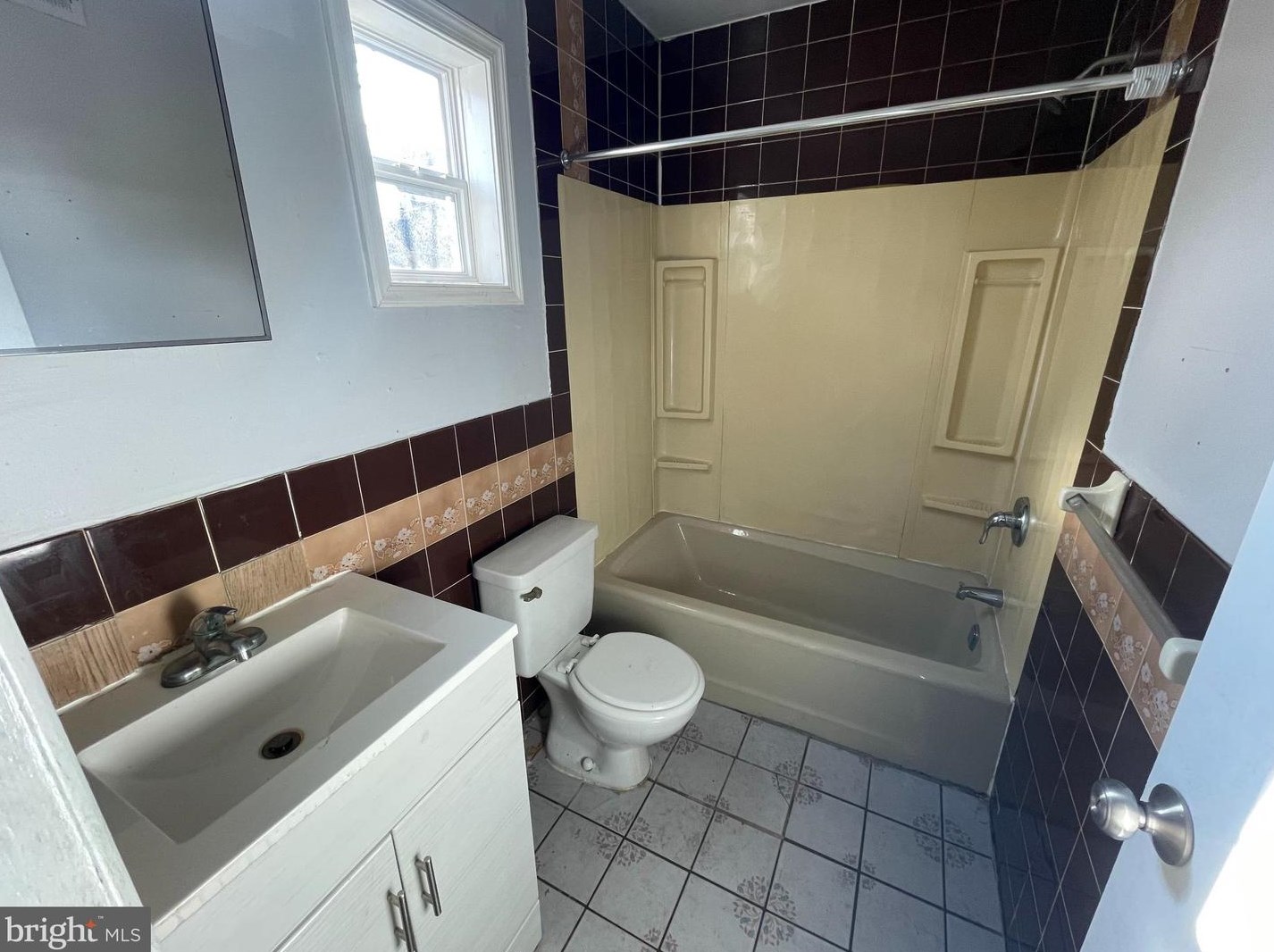 608 Tasker St #2, Philadelphia, PA 19148