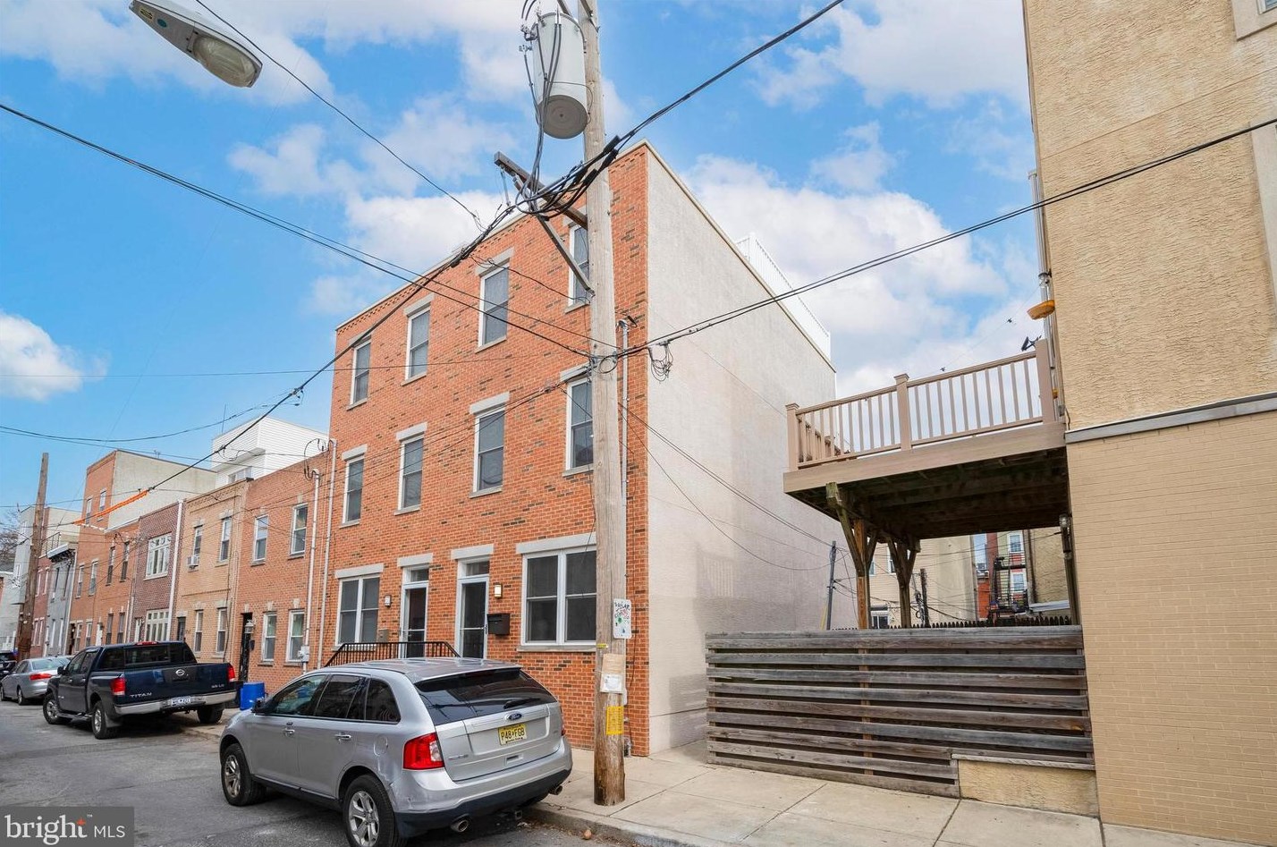 1701 Titan St, Philadelphia, PA 19146-3033