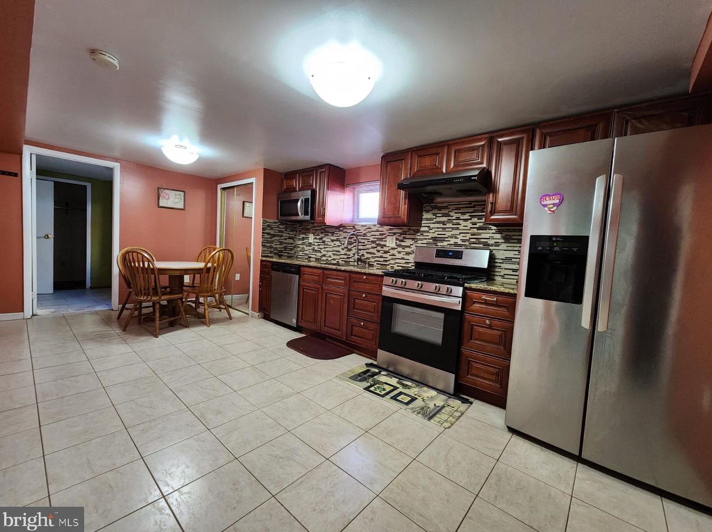 9827 Hoff St, Philadelphia, PA 19115-2206