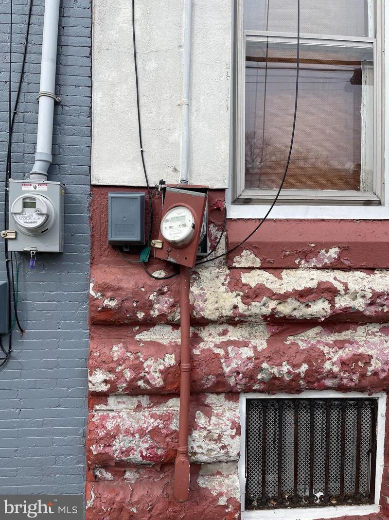 896 50th St, Philadelphia, PA 19139-1605