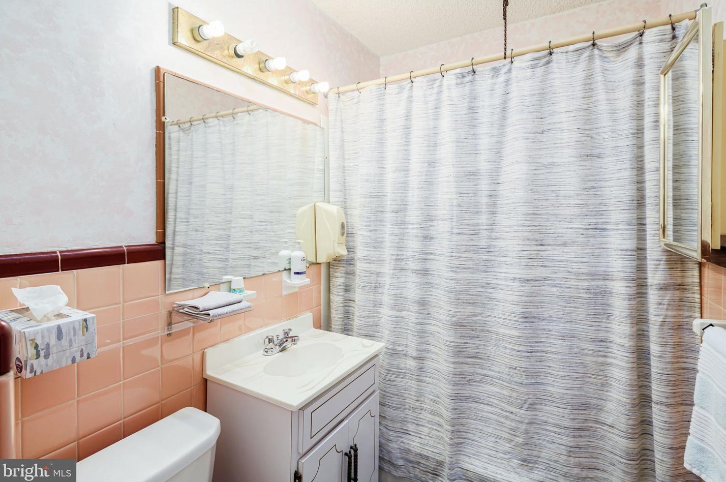 4020 Meridian St, Philadelphia PA 19136-3120 exterior