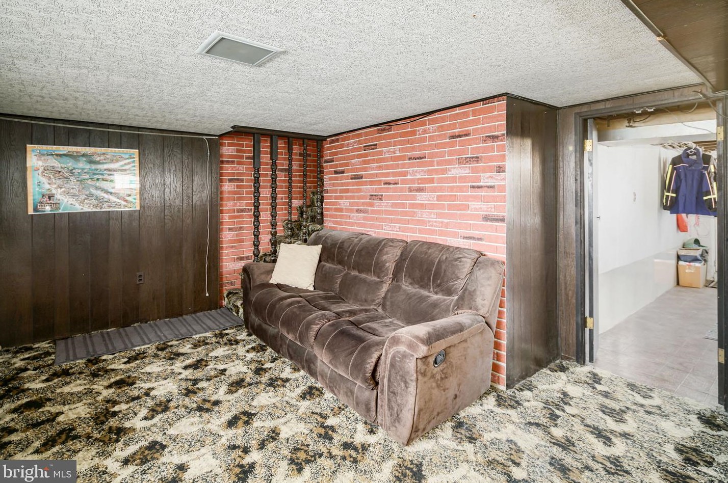 4020 Meridian St, Philadelphia PA 19136-3120 exterior