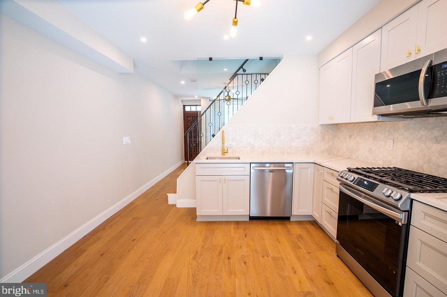 825 Mildred St, Philadelphia PA  19147-2824 exterior