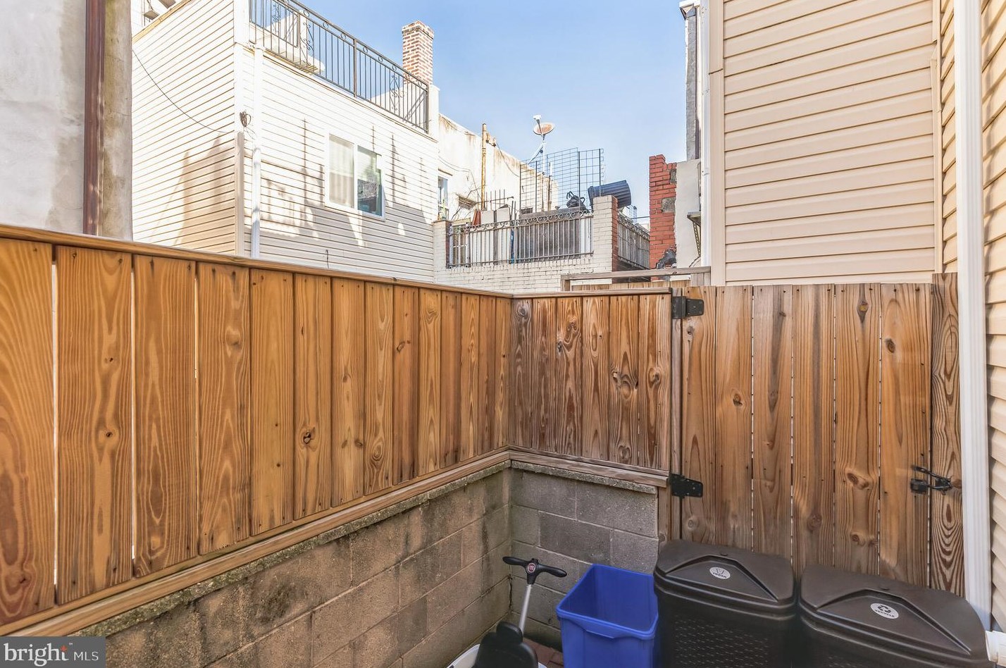 1226 Sheridan St, Philadelphia PA  19147-4820 exterior