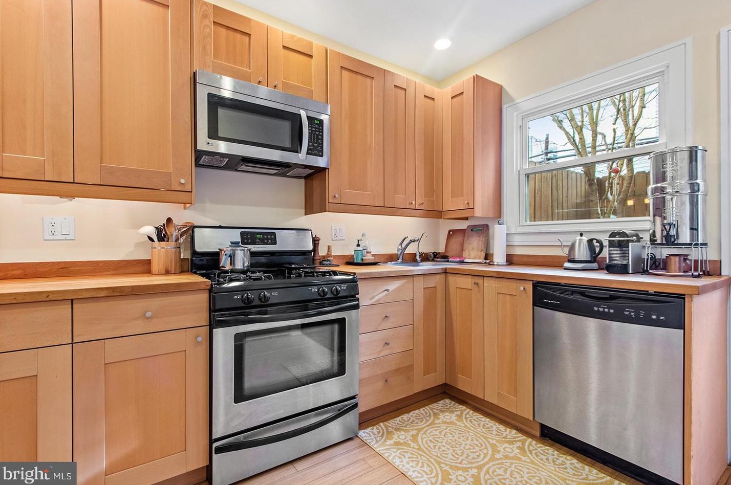 1249 Newkirk St, Philadelphia PA  19146-3625 exterior