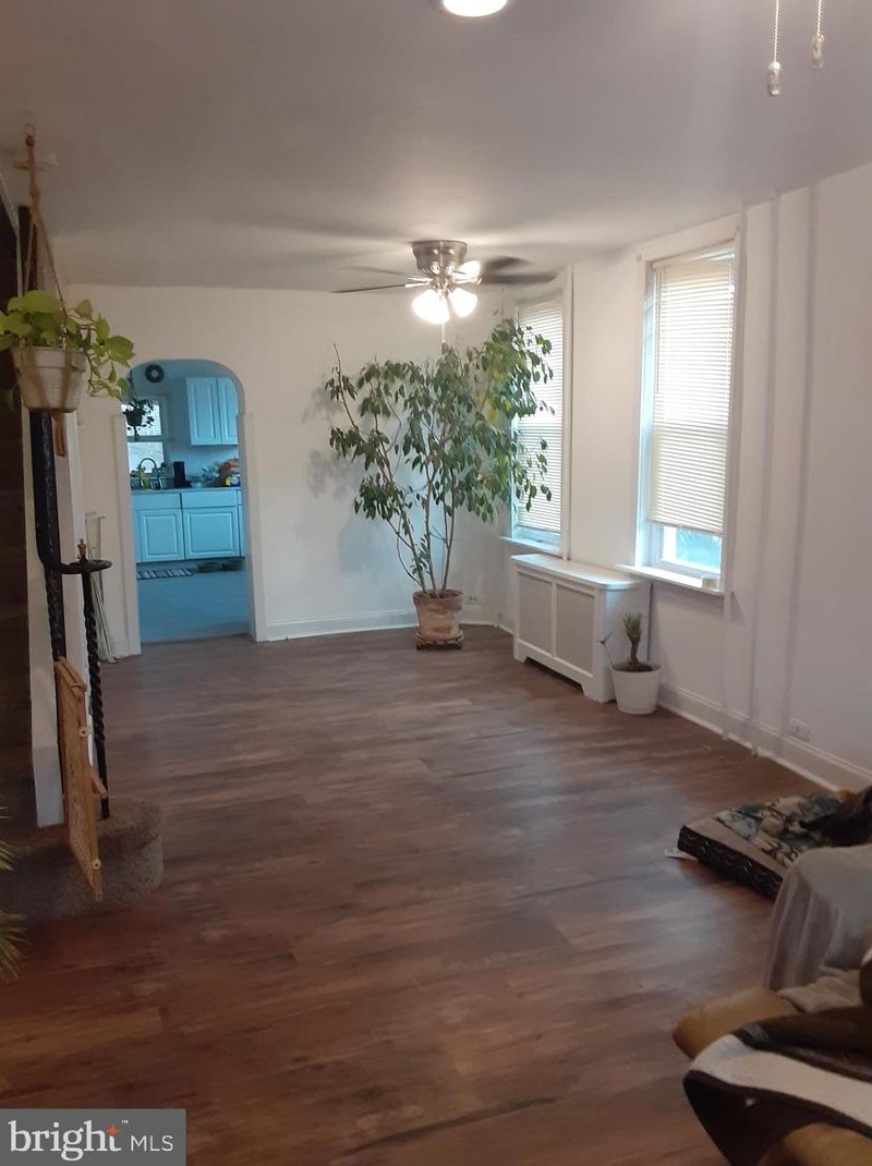 7130 Edmund St, Philadelphia, PA 19135-1302