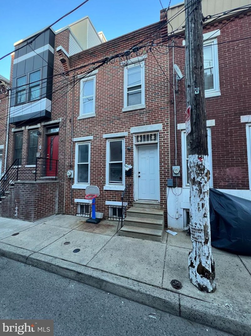 1543 Woodstock St, Philadelphia, PA 19146-4526