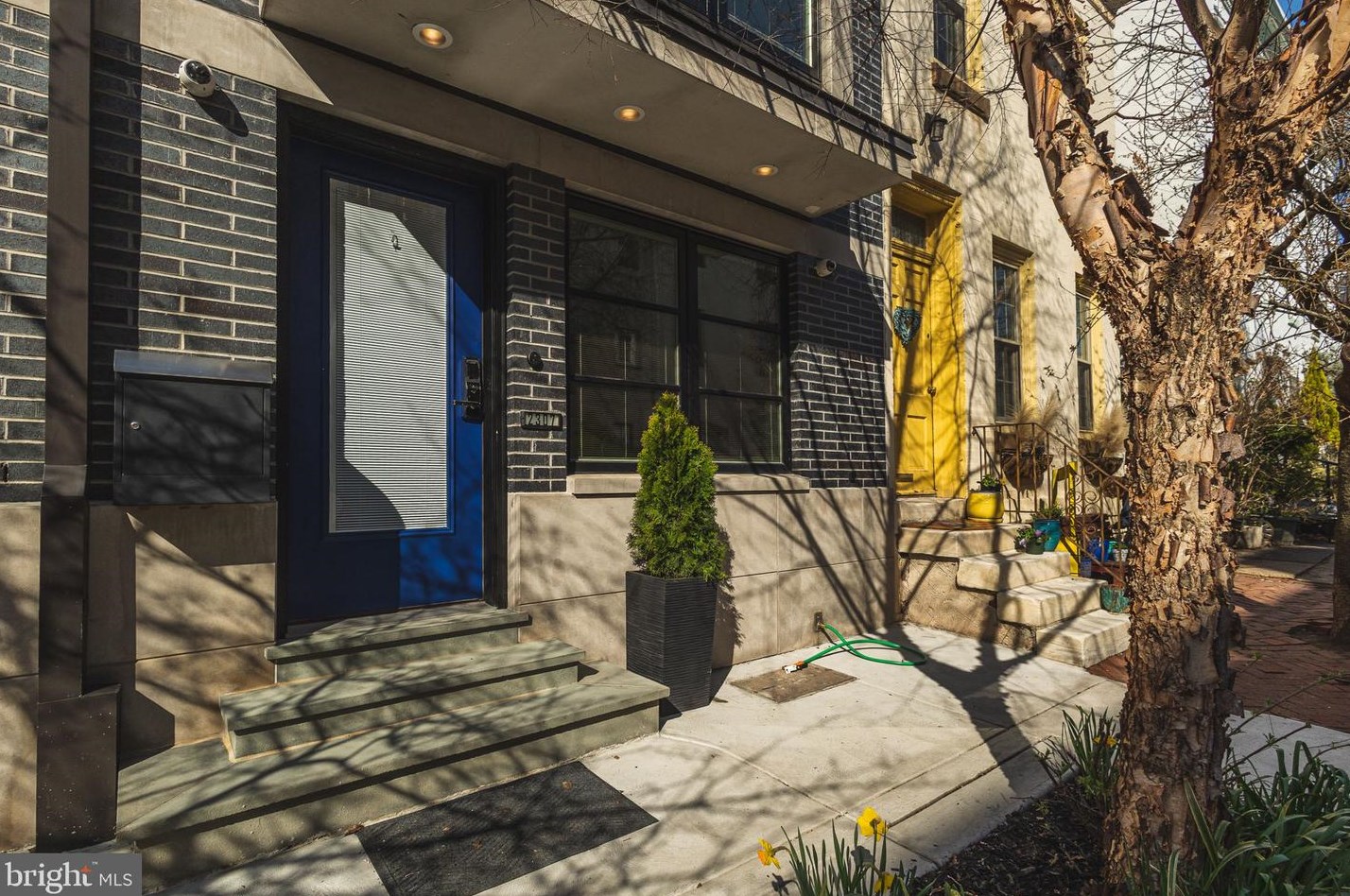 2307 Naudain St, Philadelphia, PA 19146-1119