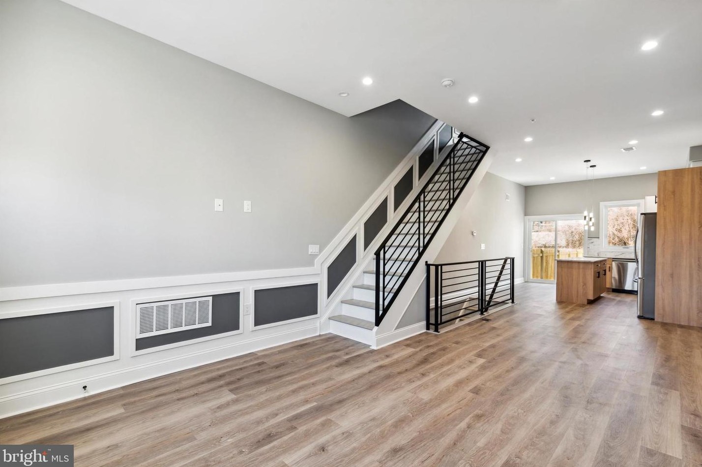 2046 Auburn St, Philadelphia, PA 19134-4027