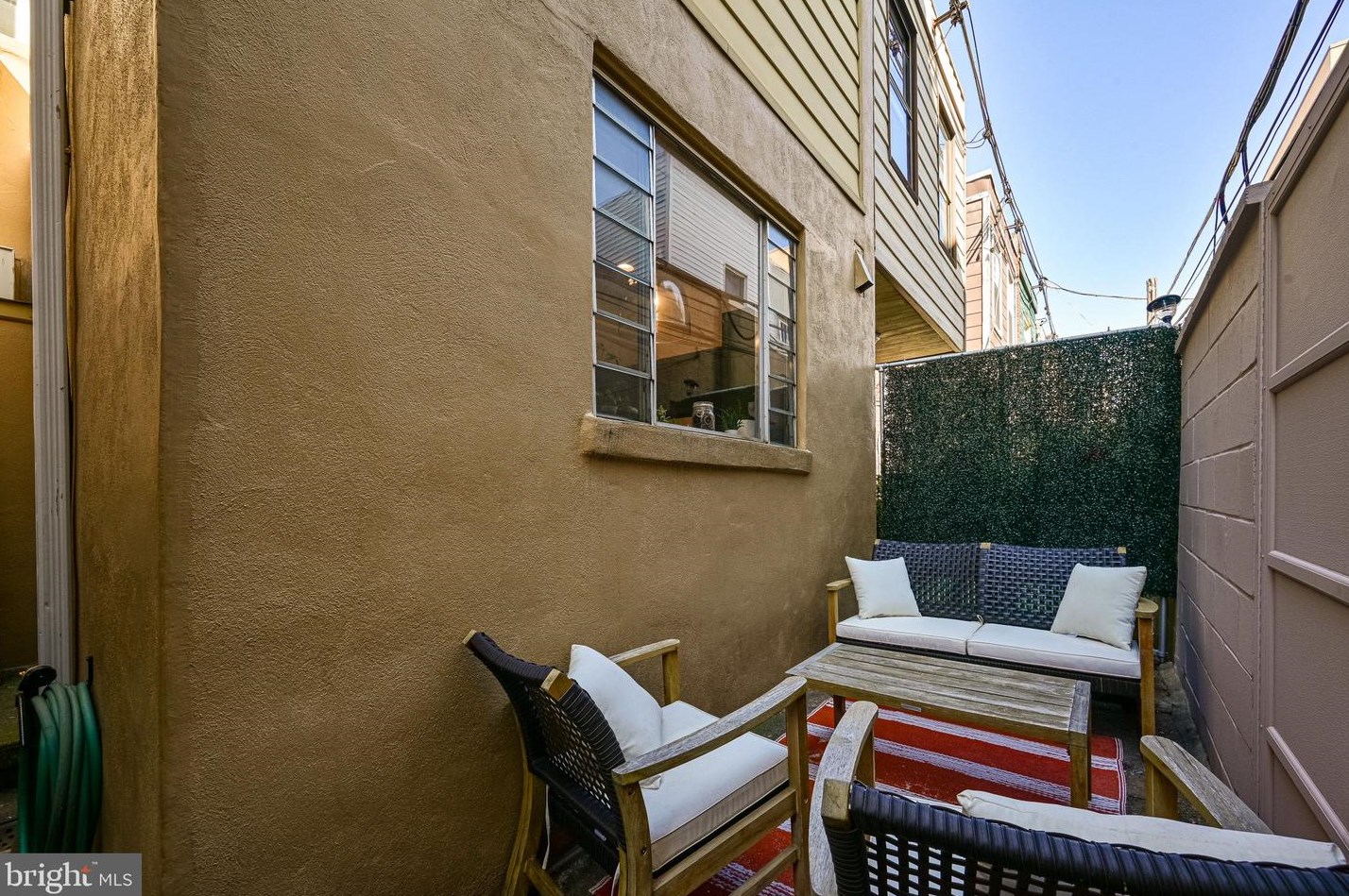 2427 Rosewood St, Philadelphia PA  19145-4429 exterior