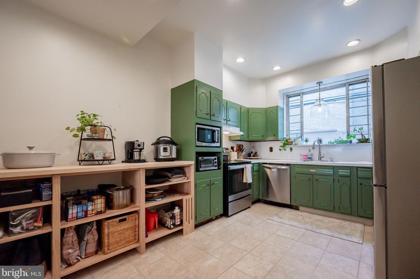 2427 Rosewood St, Philadelphia PA  19145-4429 exterior
