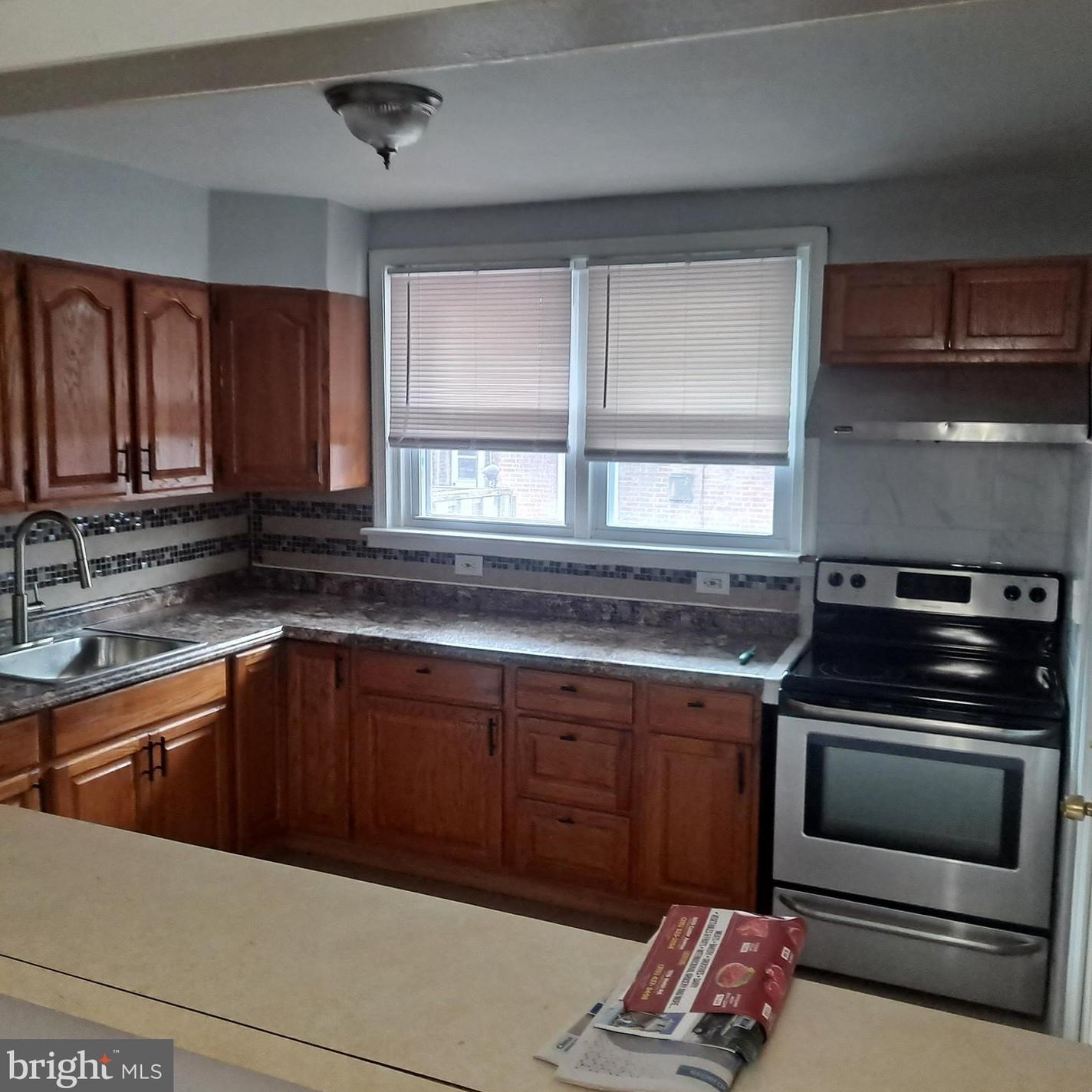 964 Anchor St, Philadelphia, PA 19124