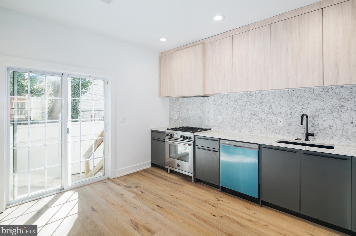 1532 Catharine St, Philadelphia, PA 19146