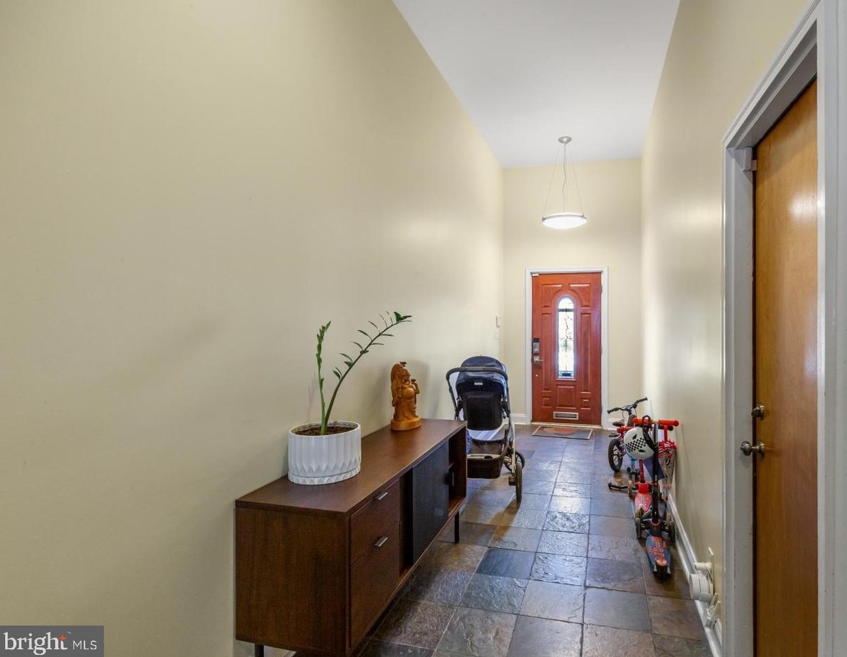 1346 Crease St, Philadelphia PA  19125-3220 exterior
