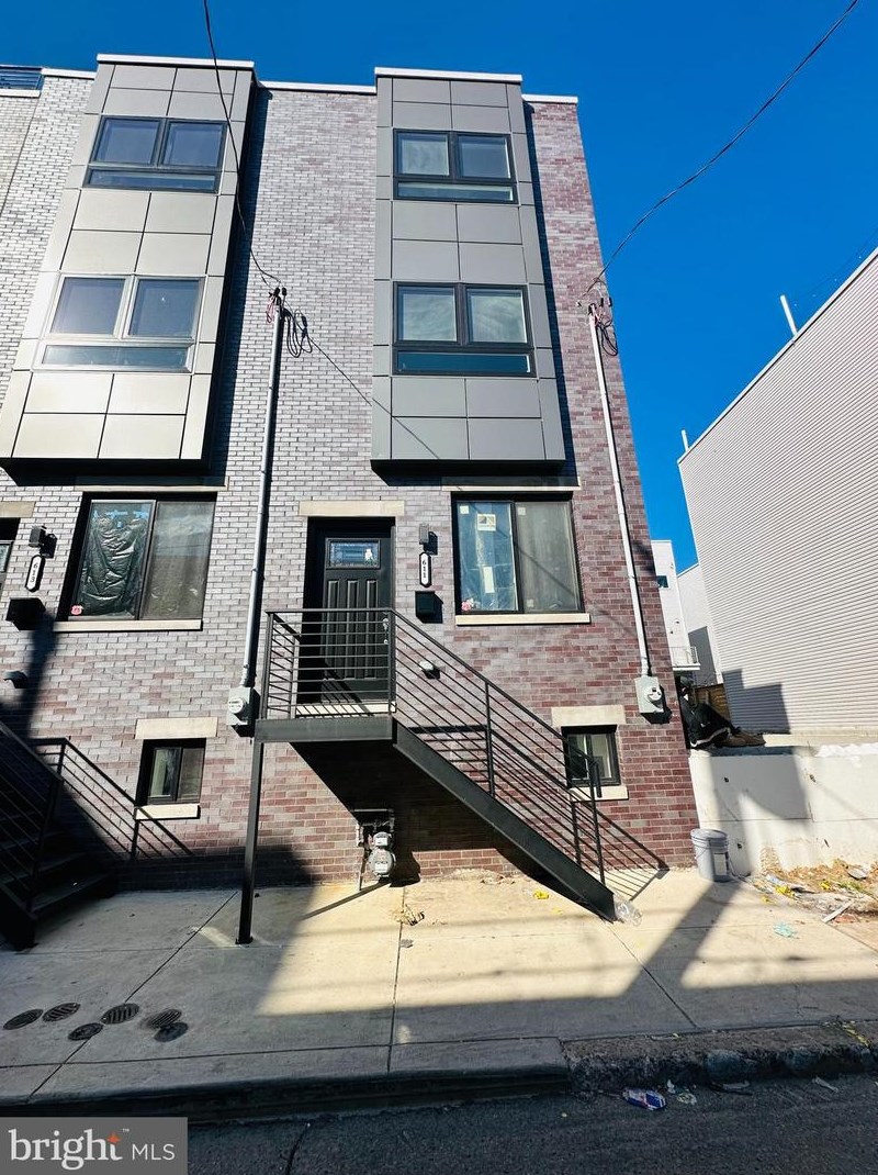 611 Emily St, Philadelphia, PA 19148-2412