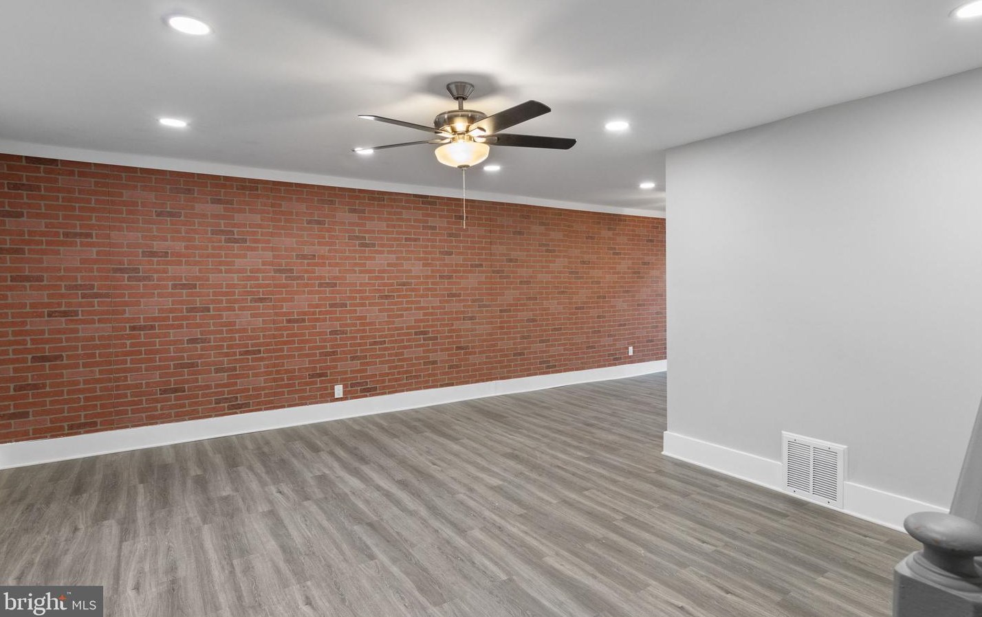 6103 Gardenia St, Philadelphia PA  19144-1016 exterior