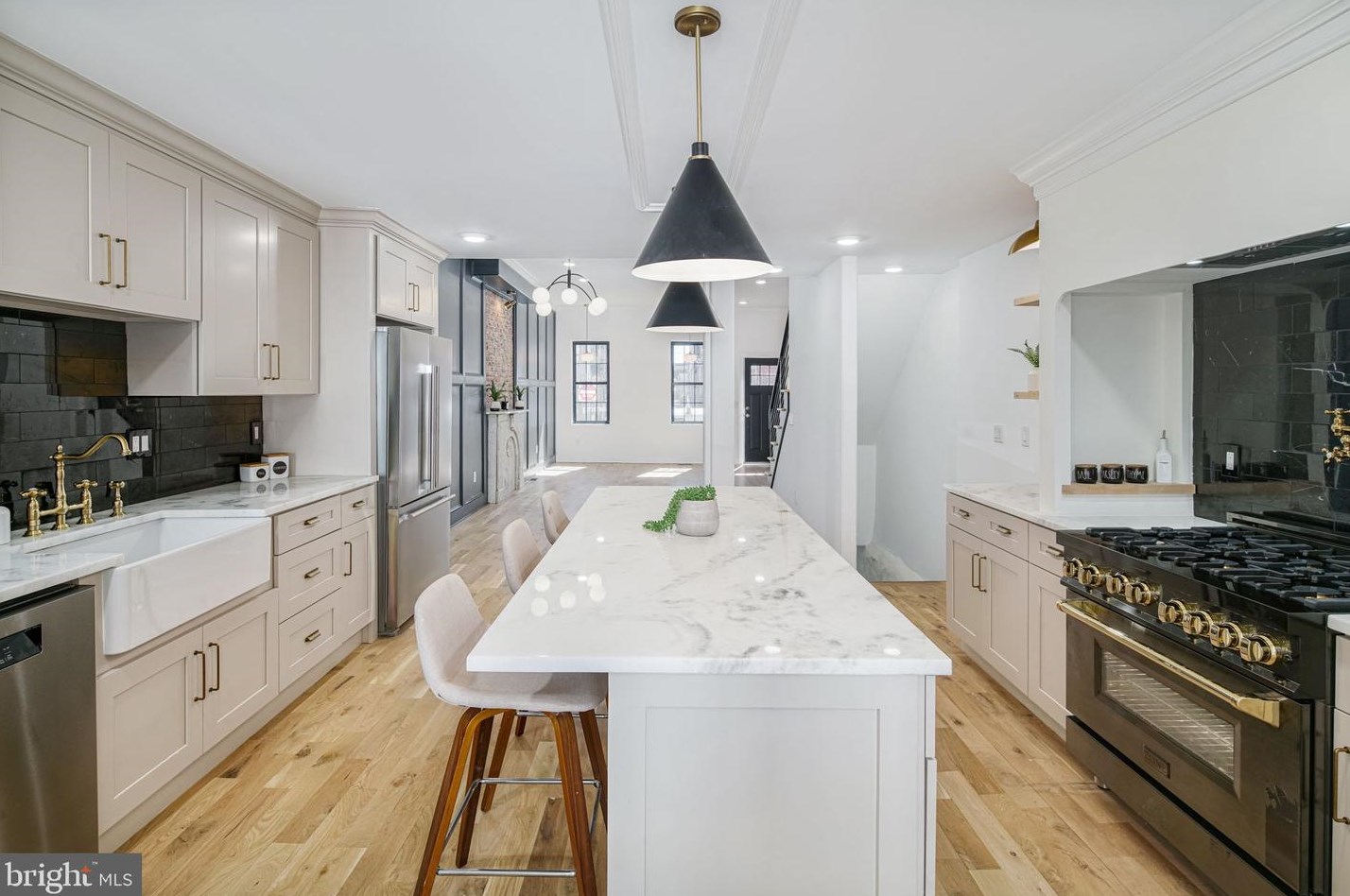 1633 Wharton St, Philadelphia PA  19146-3036 exterior