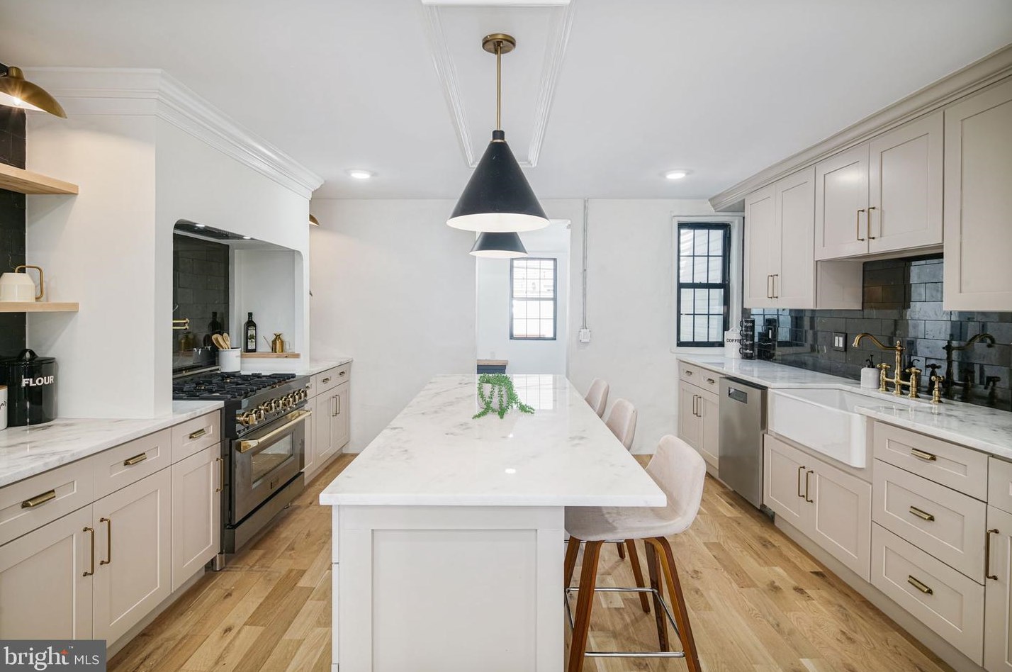 1633 Wharton St, Philadelphia PA  19146-3036 exterior