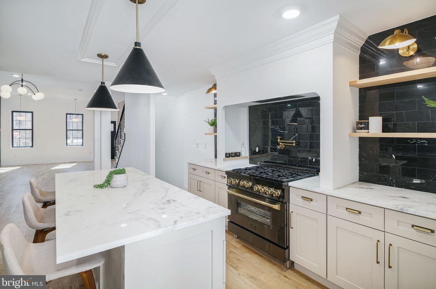 1633 Wharton St, Philadelphia PA  19146-3036 exterior
