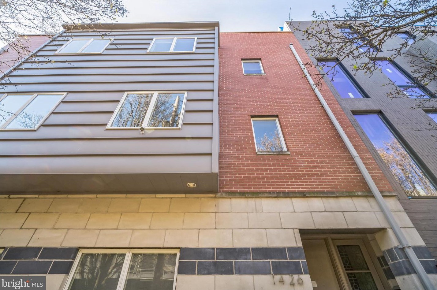 1426 Kenilworth St, Philadelphia PA  19146-2208 exterior