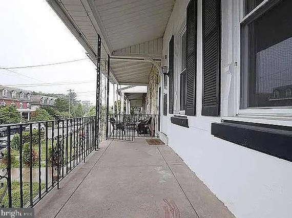 221 Rochelle Ave, Philadelphia PA  19128-3813 exterior