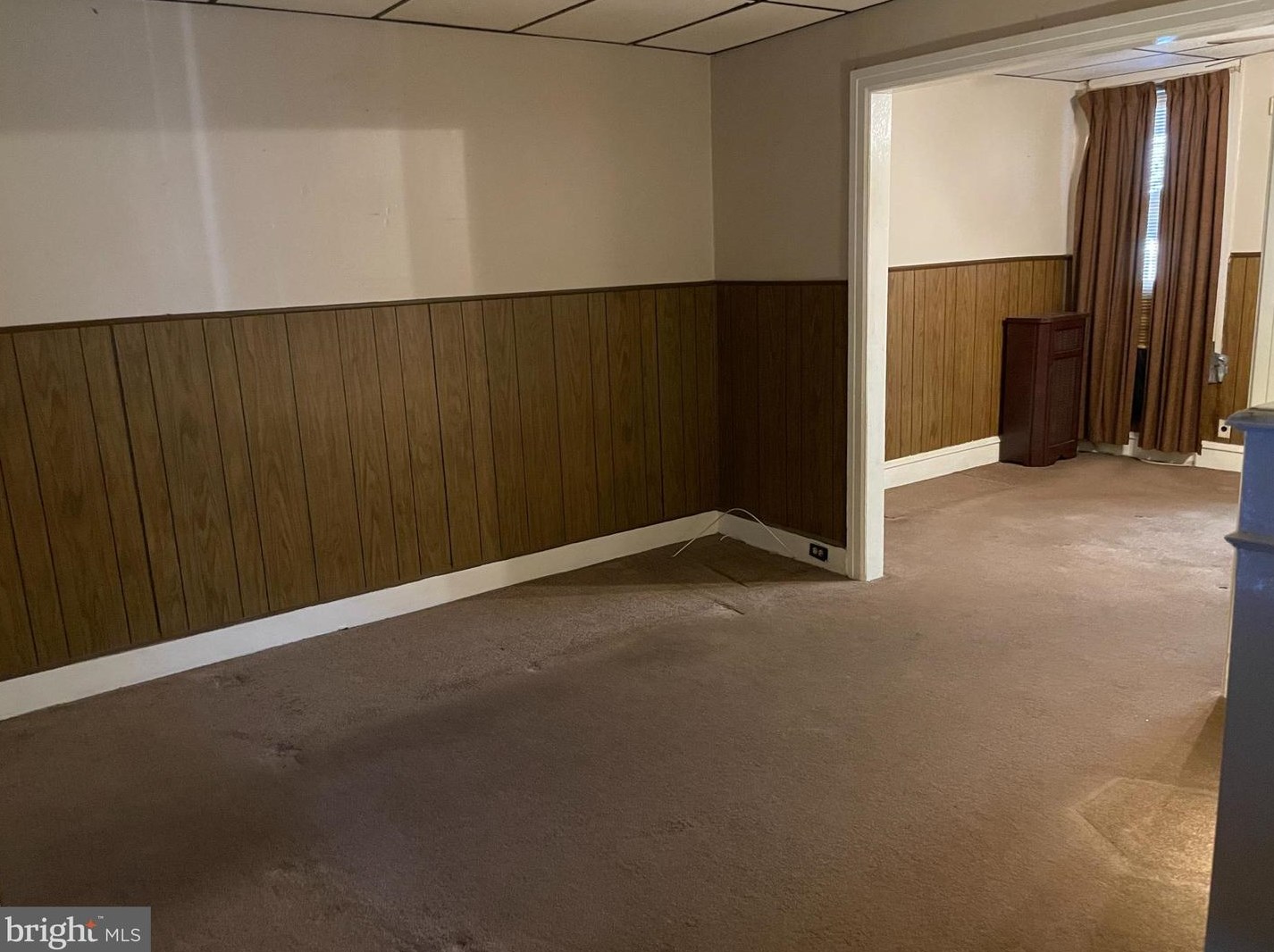 962 Carver St, Philadelphia, PA 19124-1038