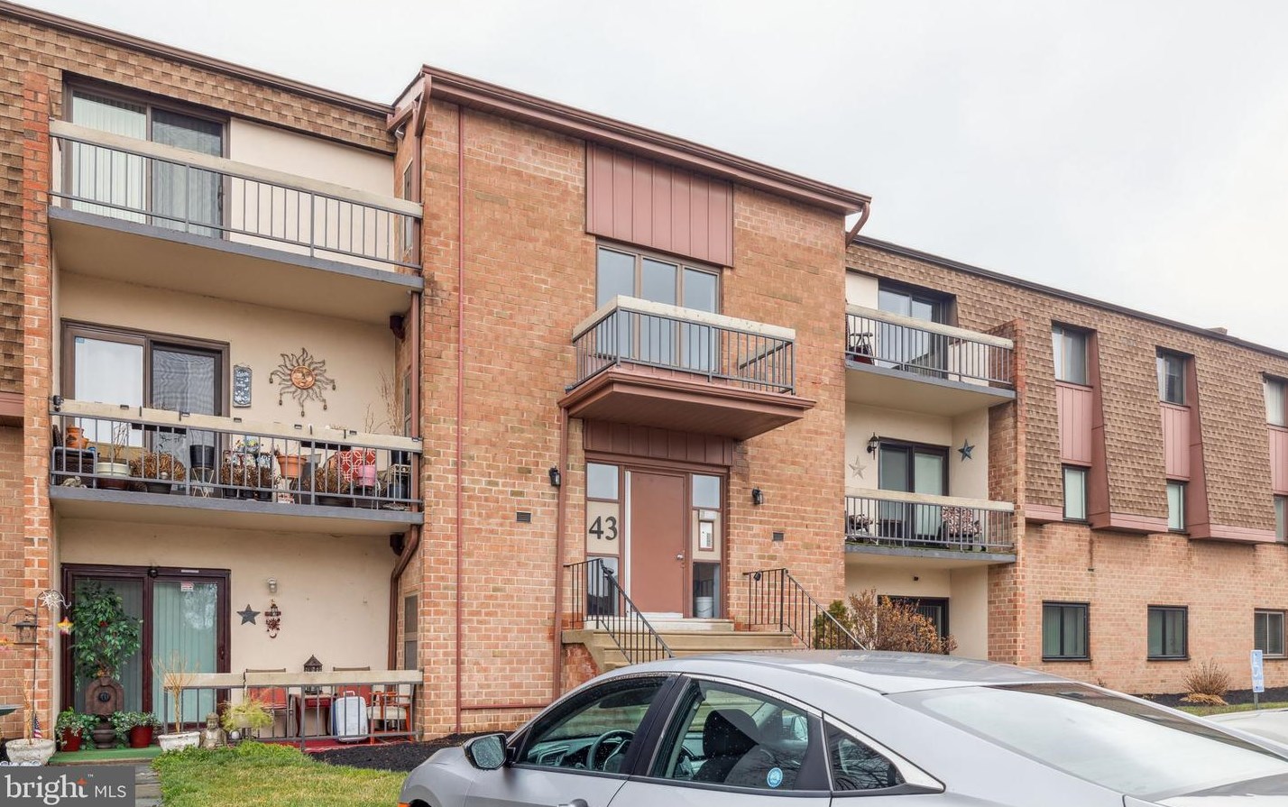 43104 Delaire Landing Rd, Philadelphia, PA 19114-5310