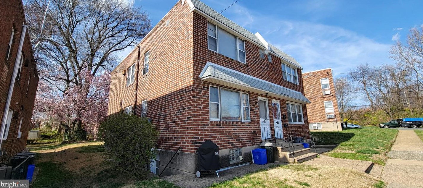 7828 Halstead St, Philadelphia, PA 19111-3111