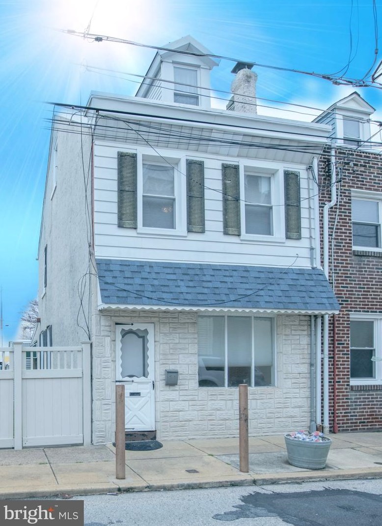 4716 Almond St, Philadelphia, PA 19137-1702