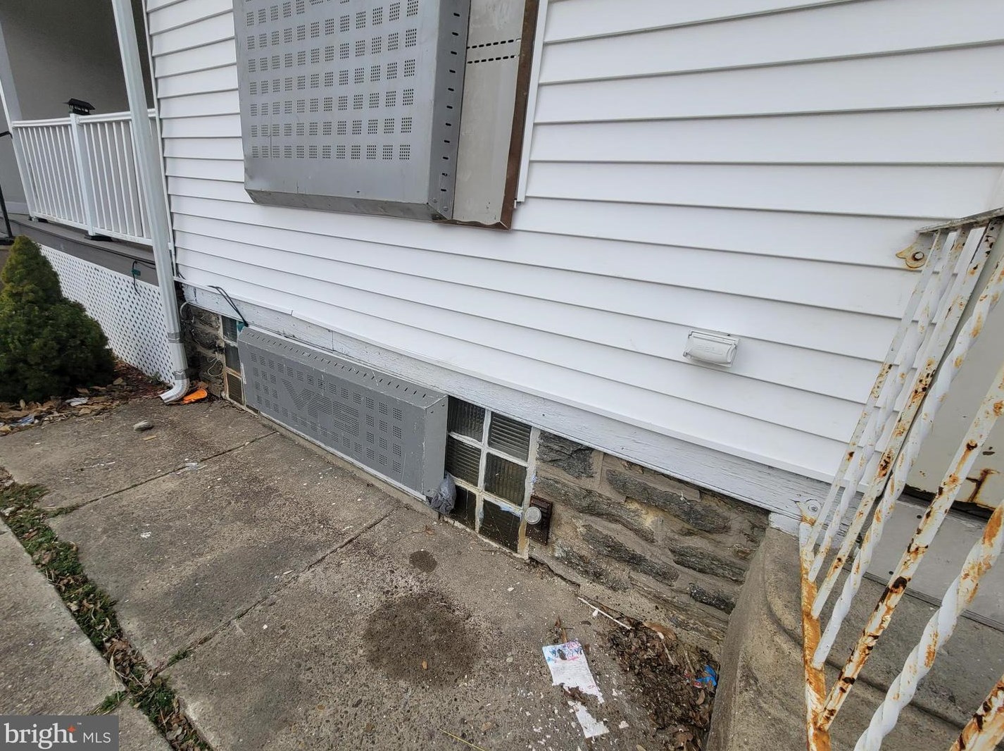 913 Woodlawn Ave, Philadelphia, PA 19138-2327
