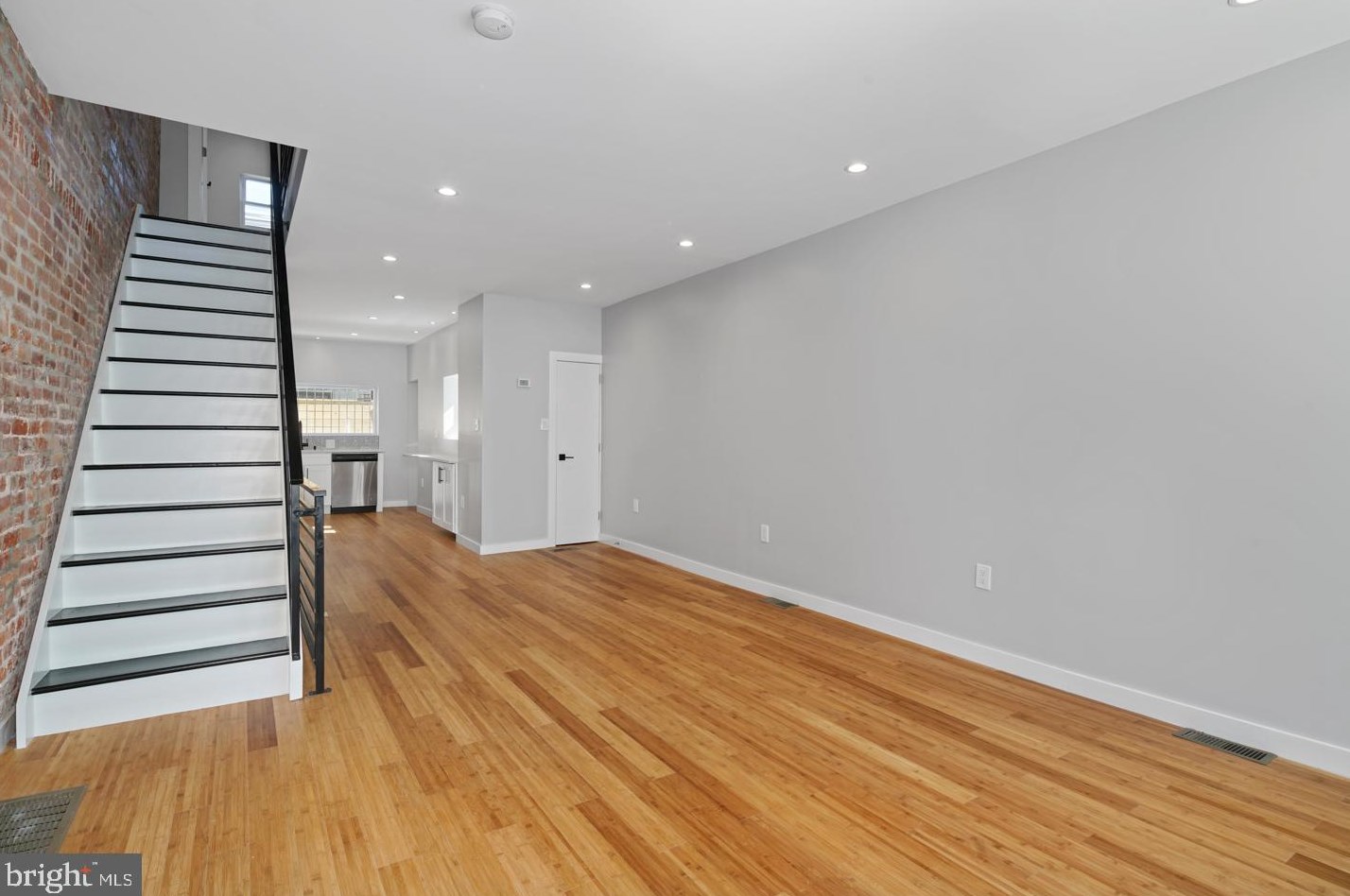 1651 Taney St, Philadelphia, PA 19145-1223