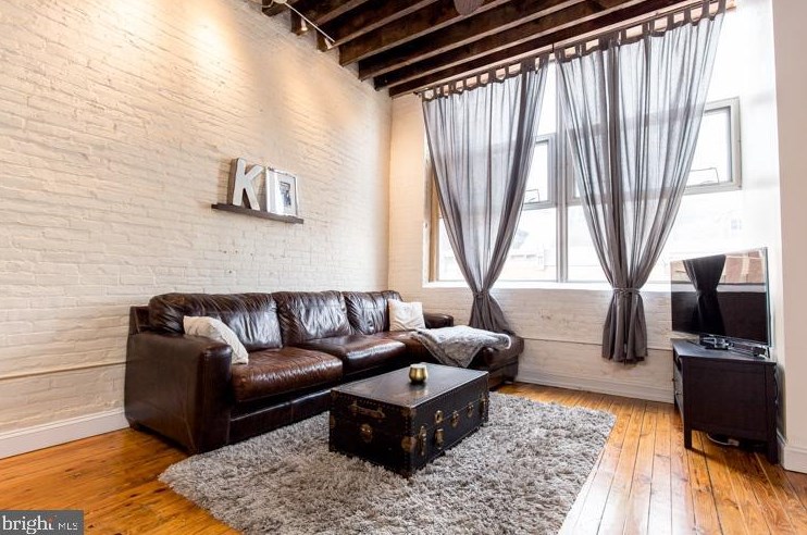 141 N 2nd St #3a, Philadelphia, PA 19106