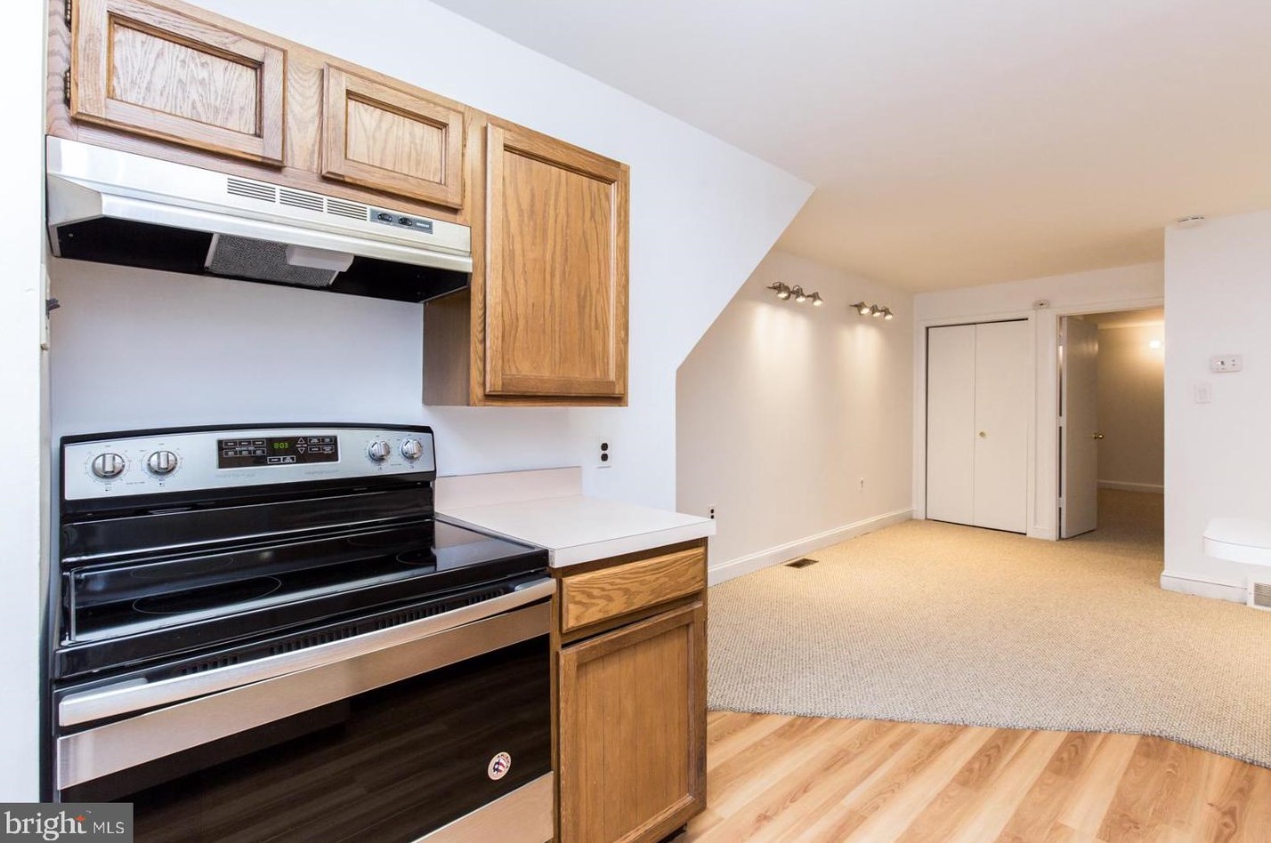 1418 S 8th St #1f, Philadelphia, PA 19147