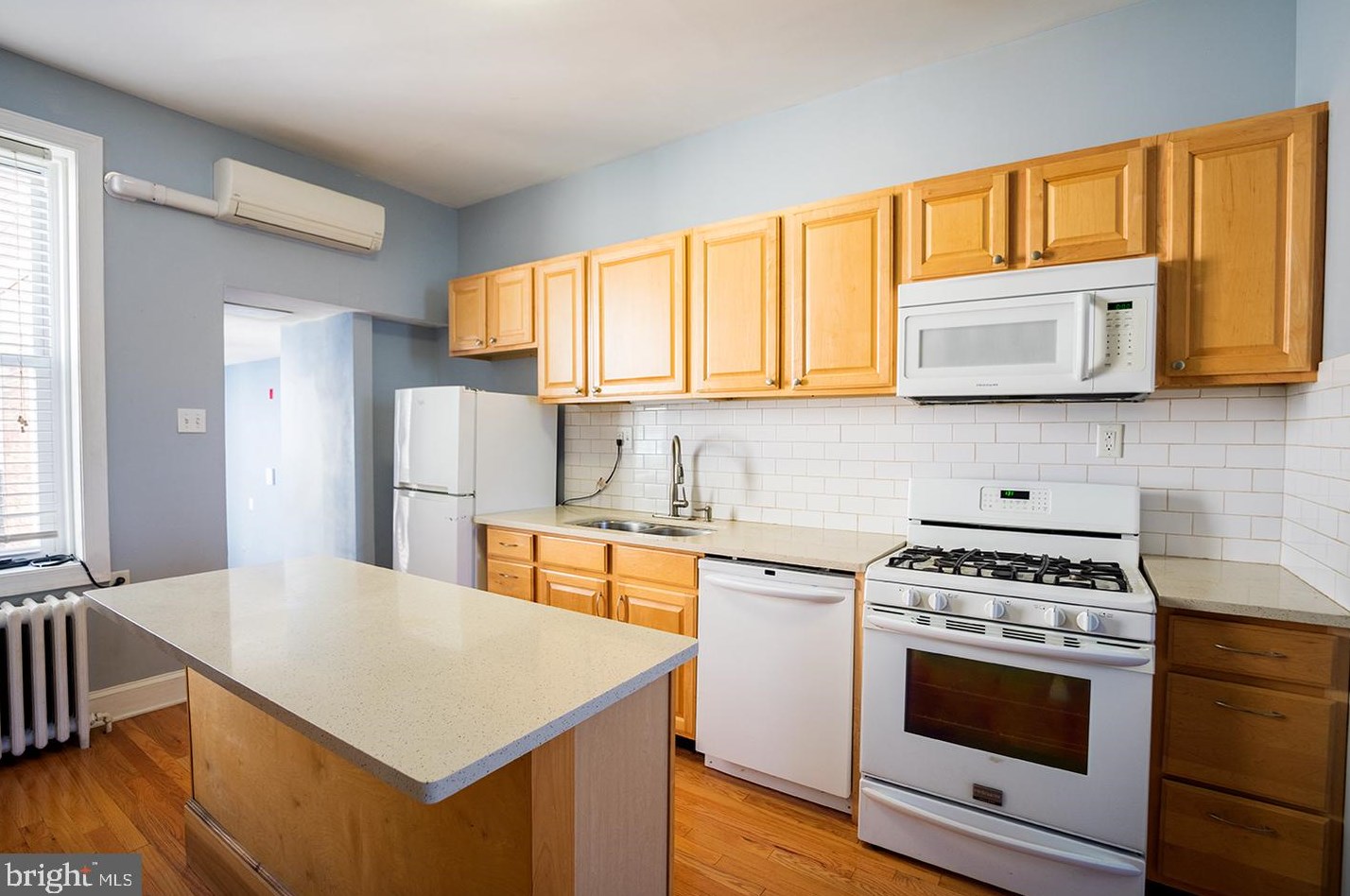 739 N 17th St #2nd Floor, Philadelphia, PA 19130