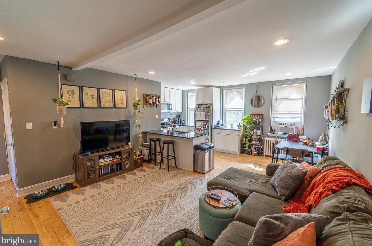 971 Lawrence St, Philadelphia, PA 19123-1439