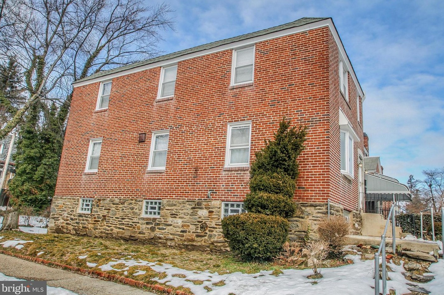 401 Pleasant St, Philadelphia PA  19119-1938 exterior