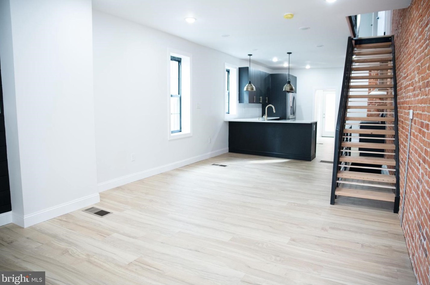 141 Luray St, Philadelphia, PA 19120-4424